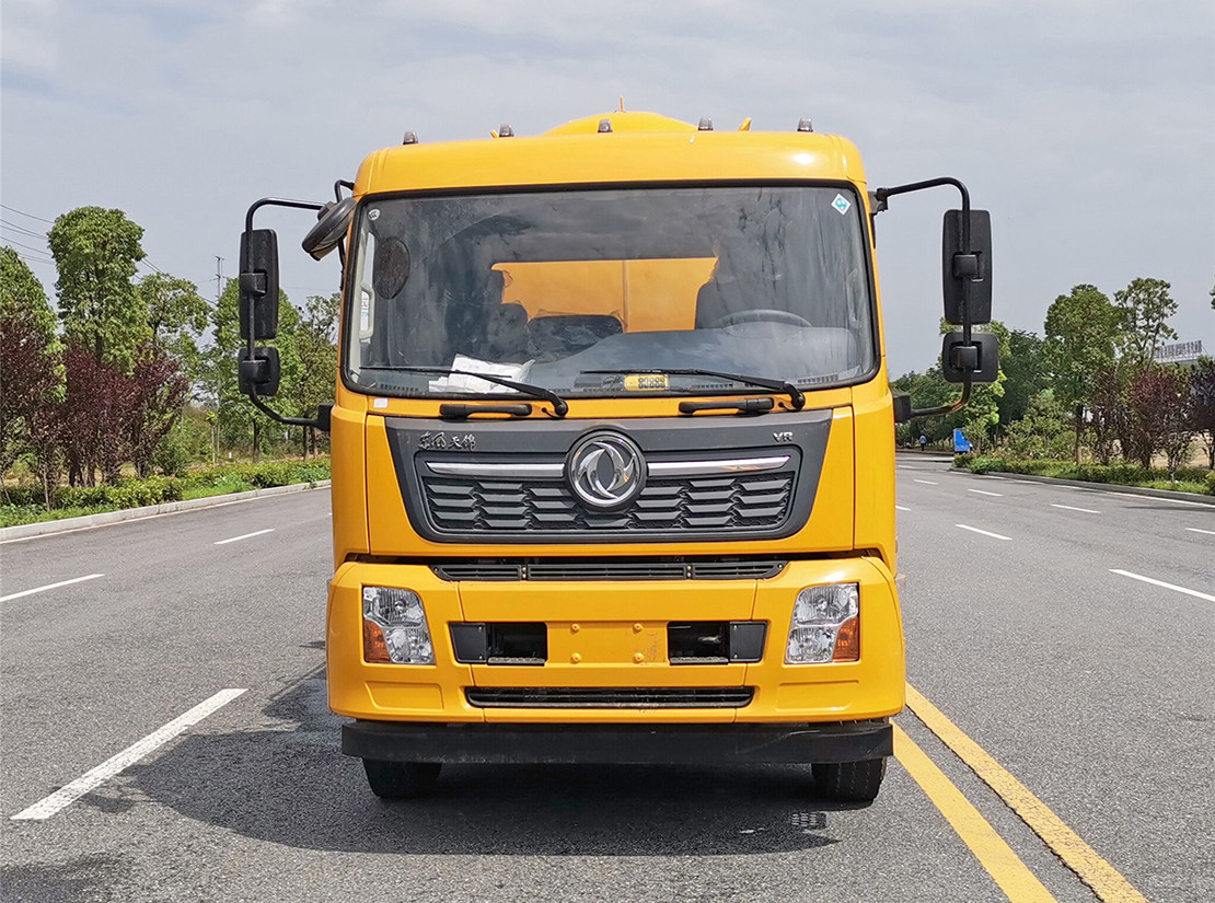 東風天錦15方清洗吸污車（一體罐外觀）