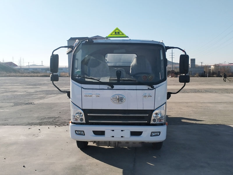 解放虎威N 4噸加油車